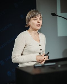 Angela Ivask